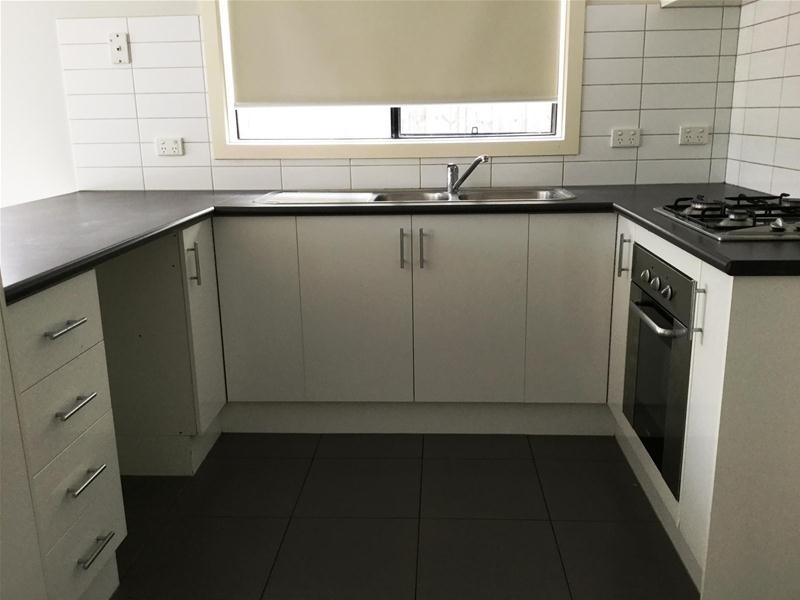 2/14 Halladale Avenue, Wyndham Vale VIC 3024