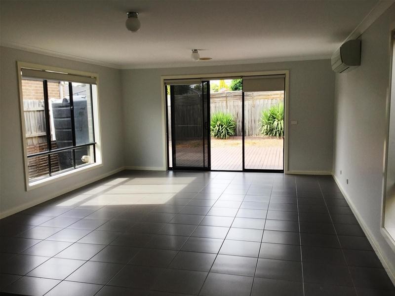 2/14 Halladale Avenue, Wyndham Vale VIC 3024