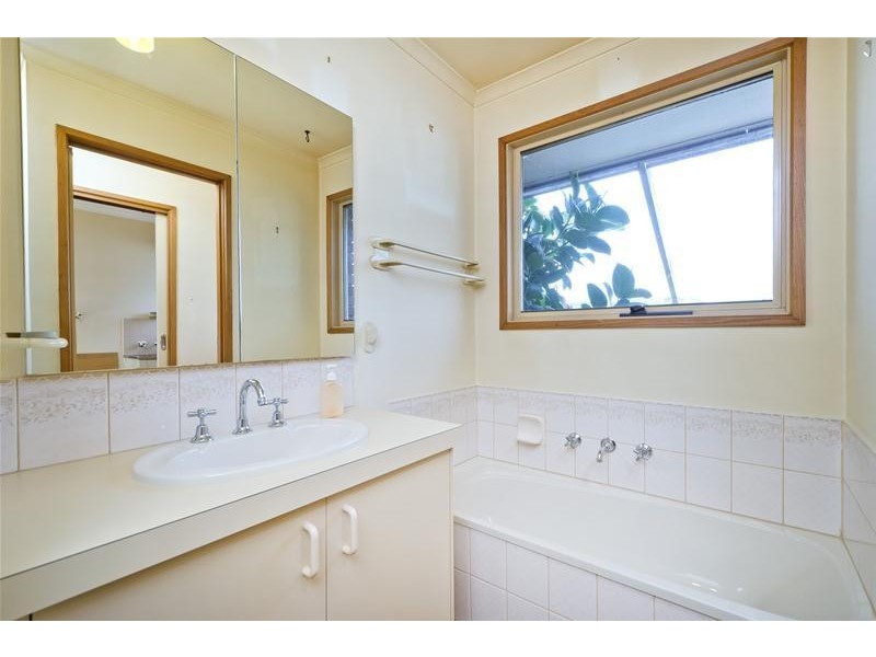 34 Silvereye Crescent, Werribee VIC 3030