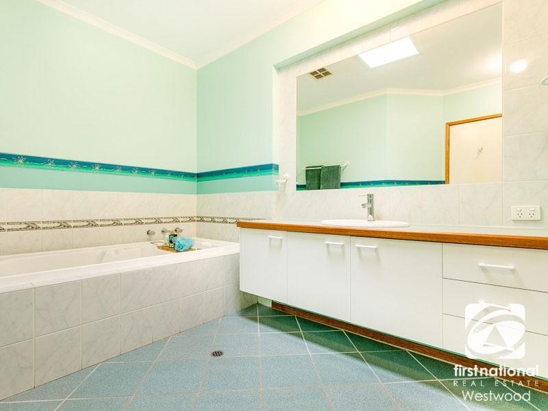 12 De Garis Place, Werribee VIC 3030