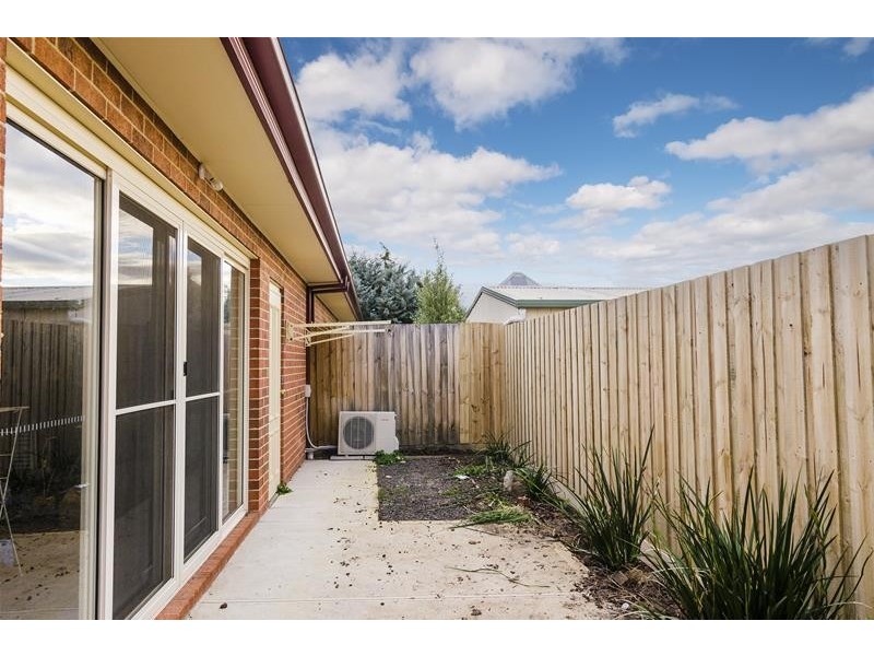 4/3 Redwood Drive, Hoppers Crossing VIC 3029