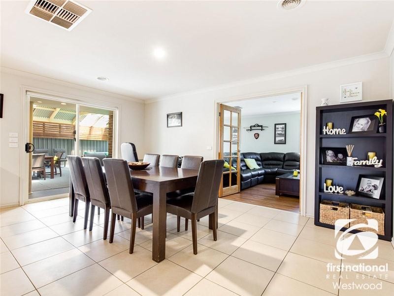 15 Maculata  Place, Wyndham Vale VIC 3024