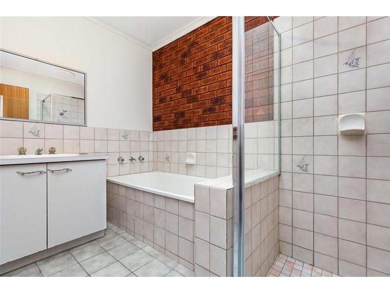 2/56 Russell Street, Werribee VIC 3030