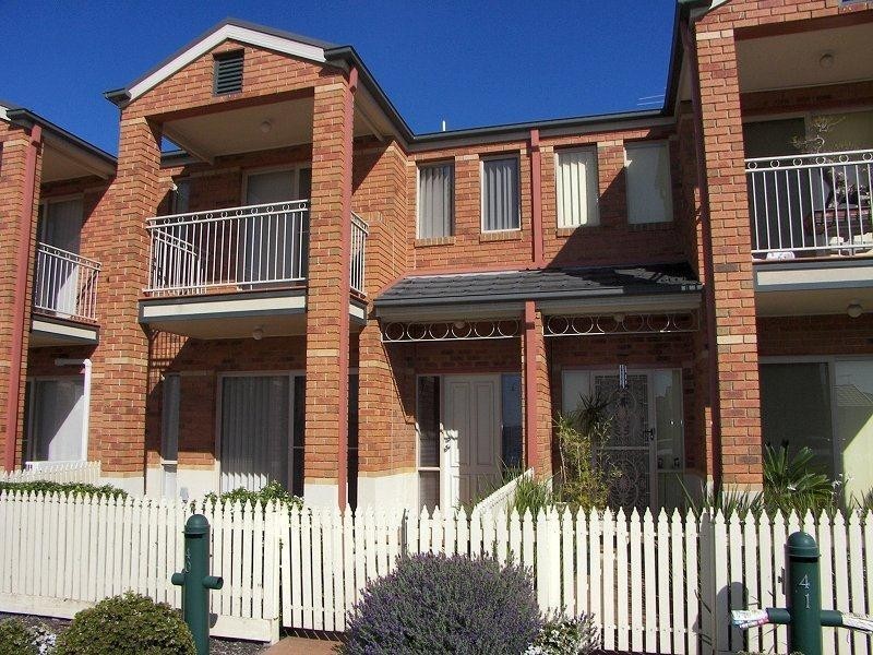 40 Amberlea Circuit, Taylors Hill VIC 3037