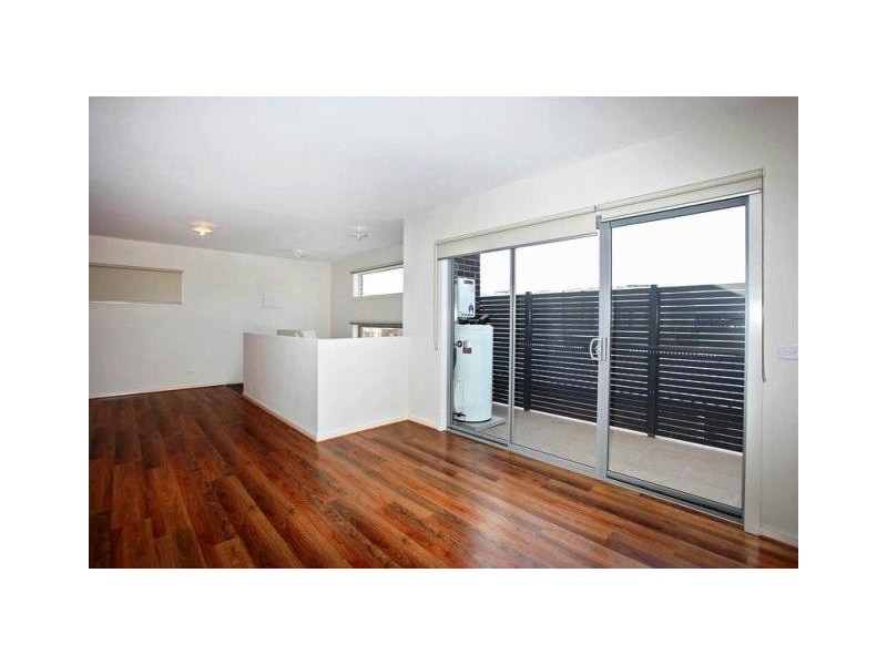 18/5 Thomas Carr  Drive, Tarneit VIC 3029