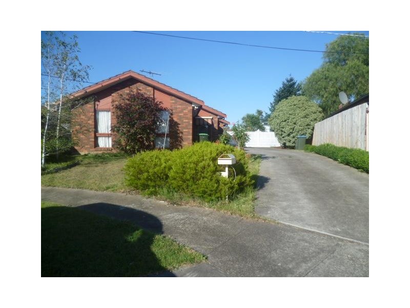 6 Petrel Court, Werribee VIC 3030