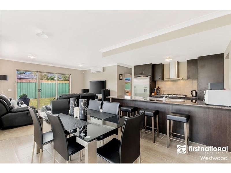 4 Wingrove Crescent, Wyndham Vale VIC 3024