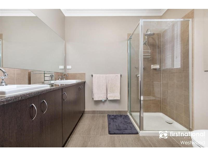 4 Wingrove Crescent, Wyndham Vale VIC 3024