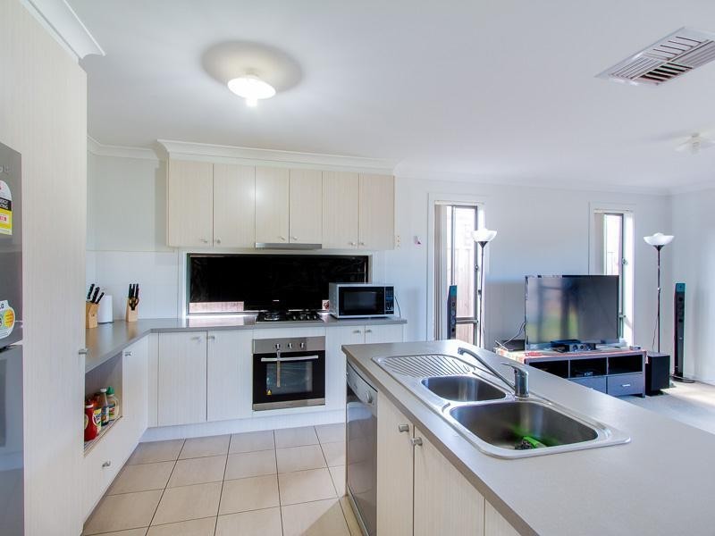 98 Hamish Drive, Tarneit VIC 3029