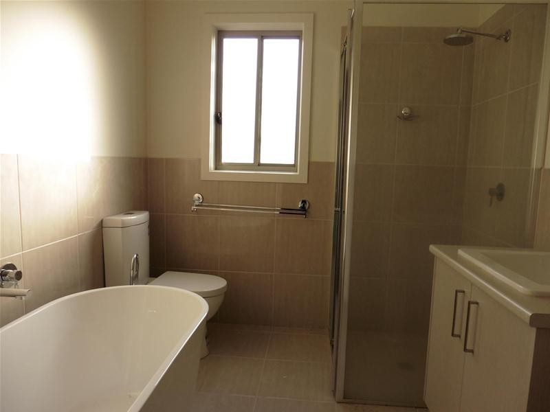 2/246 Hogans Road, Hoppers Crossing VIC 3029