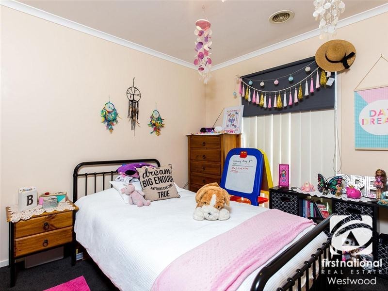 3 Maclarens Close, Wyndham Vale VIC 3024