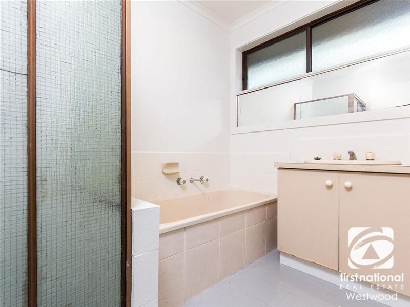 6 Riverside Avenue, Werribee VIC 3030