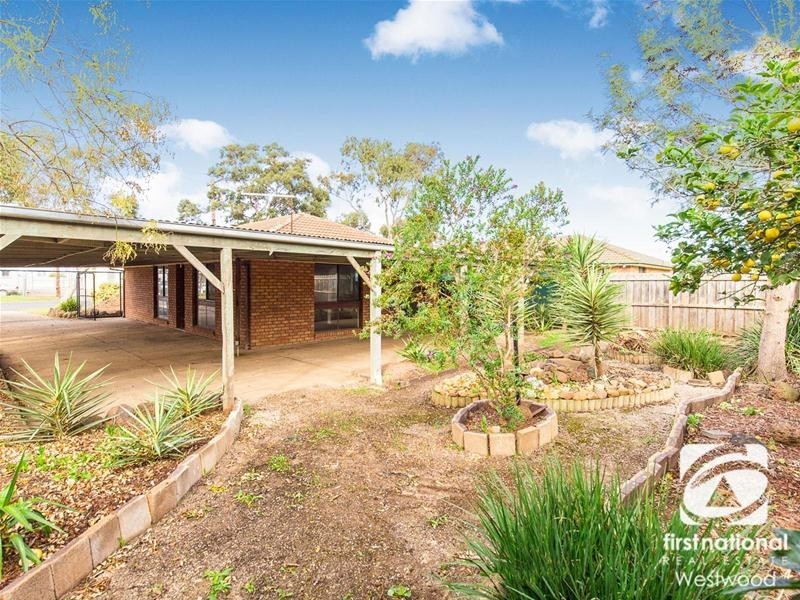 6 Riverside Avenue, Werribee VIC 3030