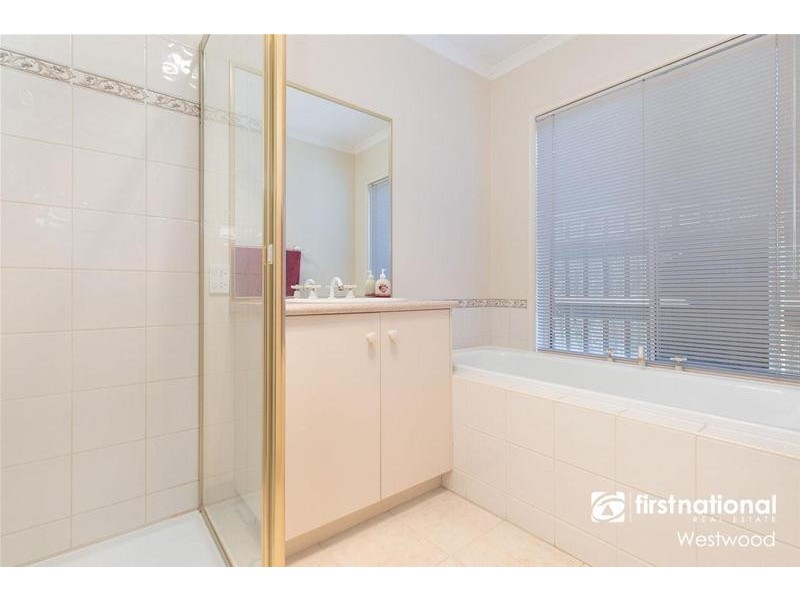 4 Tracey Street, Werribee VIC 3030