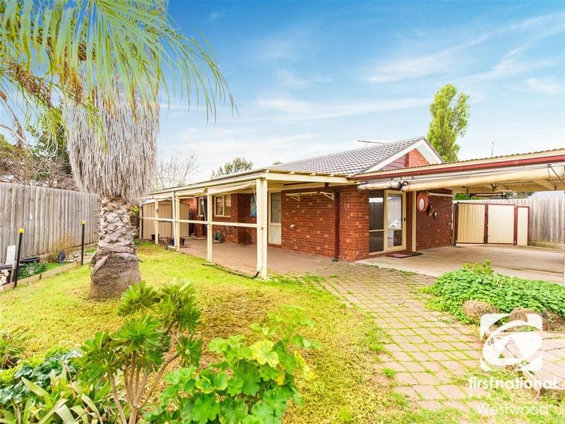 17 Bower Drive, Werribee VIC 3030