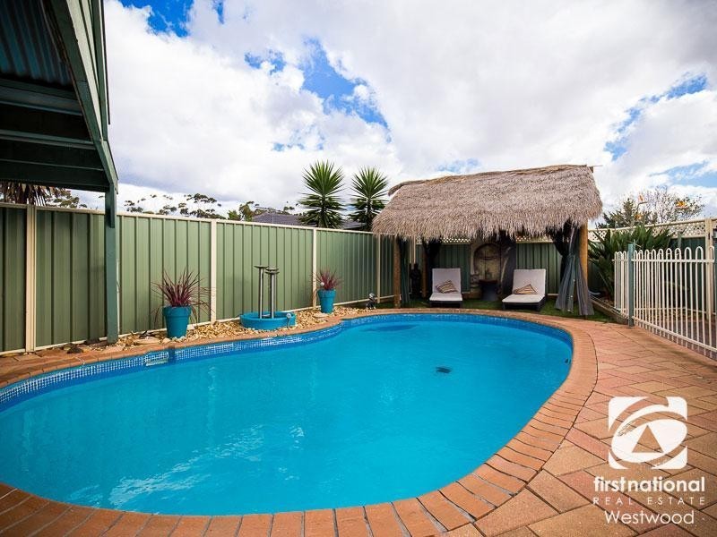 10 Tasman Place, Wyndham Vale VIC 3024