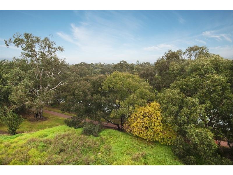 2 (13)/116 Watton Street, Werribee VIC 3030