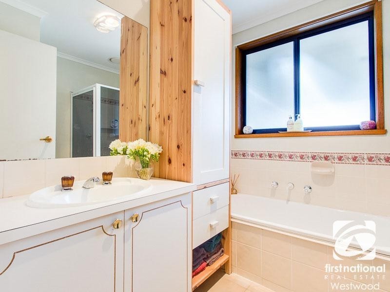 32 Banksia Crescent, Hoppers Crossing VIC 3029