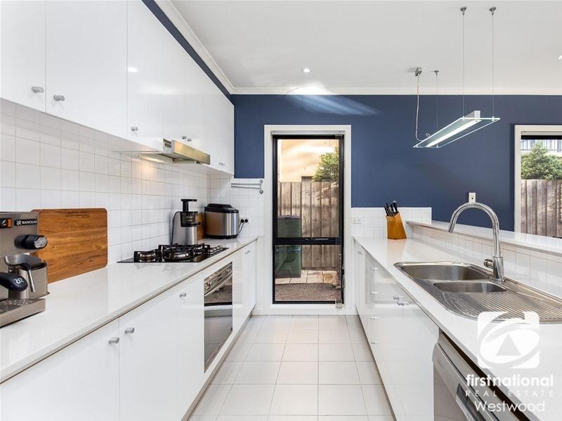 8 Little John Court, Werribee VIC 3030