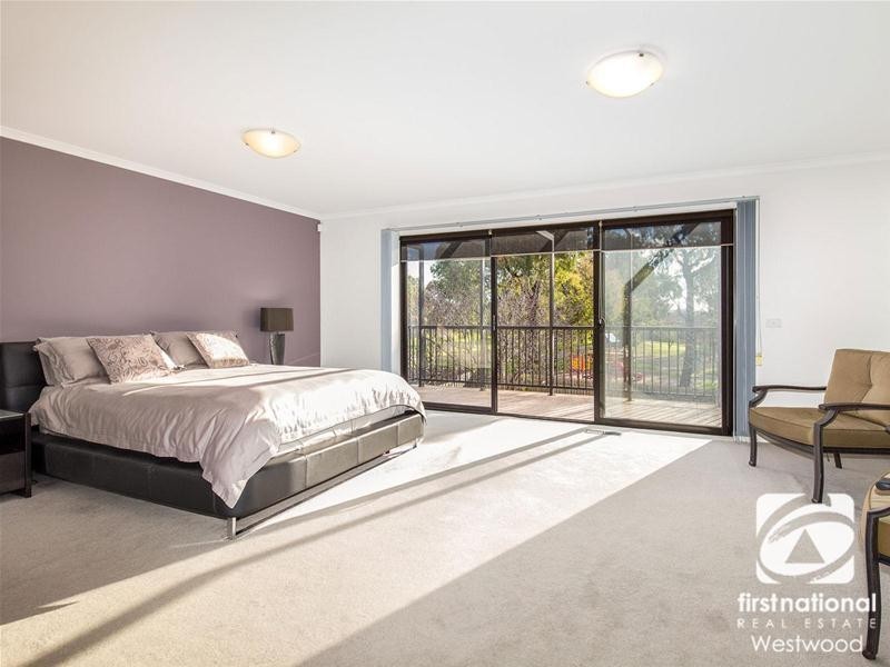 8 Little John Court, Werribee VIC 3030