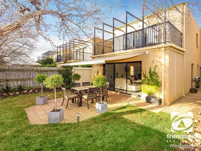 8 Little John Court, Werribee VIC 3030