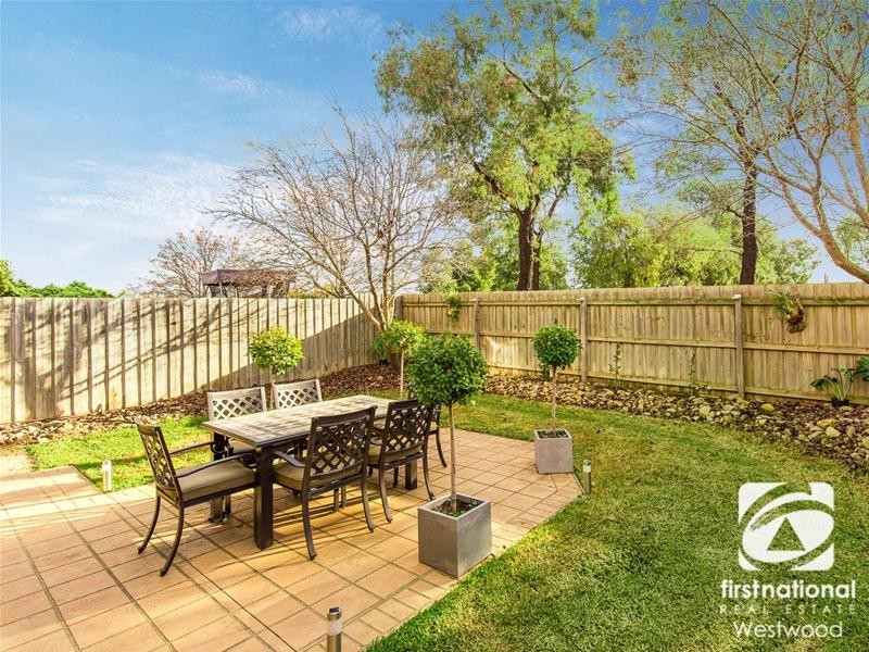 8 Little John Court, Werribee VIC 3030