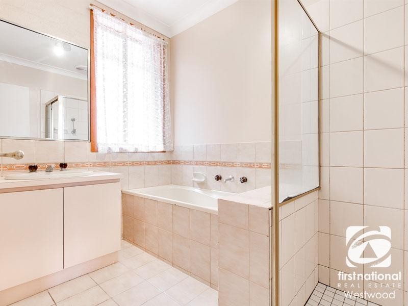 2/129-131 Mossfiel Drive, Hoppers Crossing VIC 3029