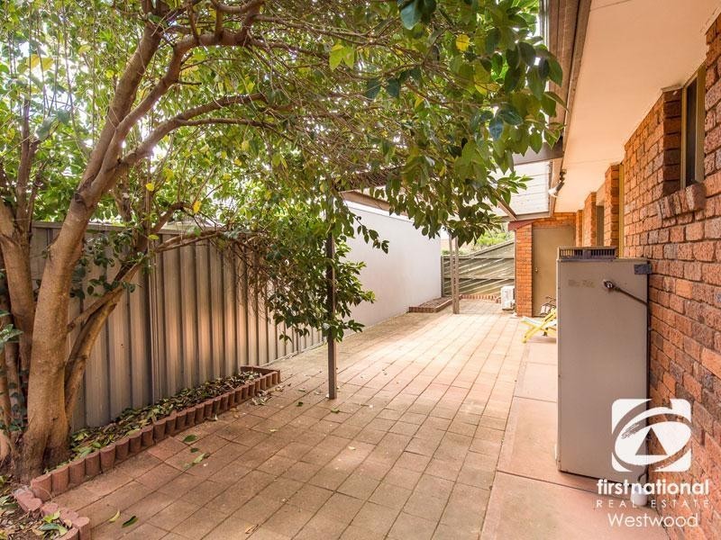 2/129-131 Mossfiel Drive, Hoppers Crossing VIC 3029