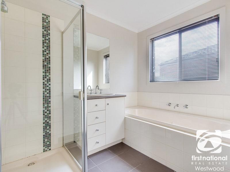 10 Nautilus Close, Wyndham Vale VIC 3024