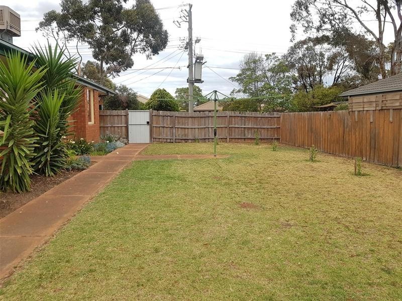 37 Hawkesbury Road, Werribee VIC 3030