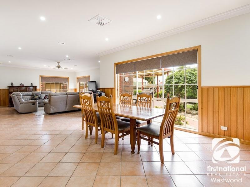 77 Hopetoun Road, Werribee VIC 3030