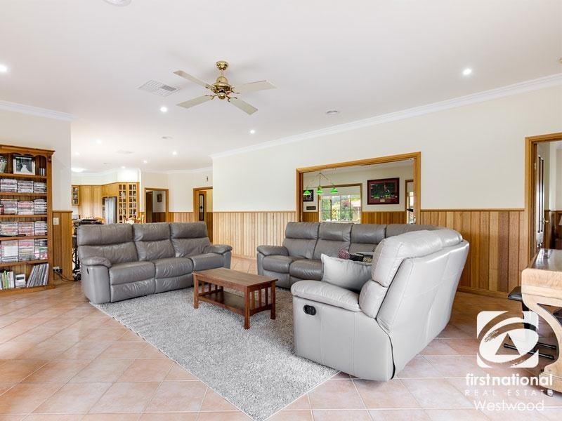 77 Hopetoun Road, Werribee VIC 3030