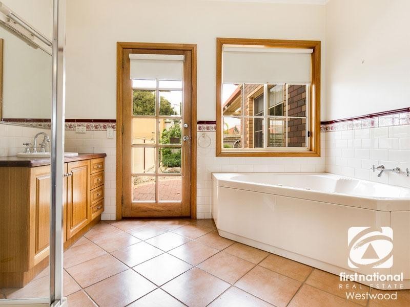 77 Hopetoun Road, Werribee VIC 3030