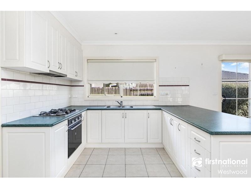 2/14 West County Drive, Wyndham Vale VIC 3024