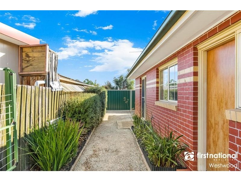 2/14 West County Drive, Wyndham Vale VIC 3024