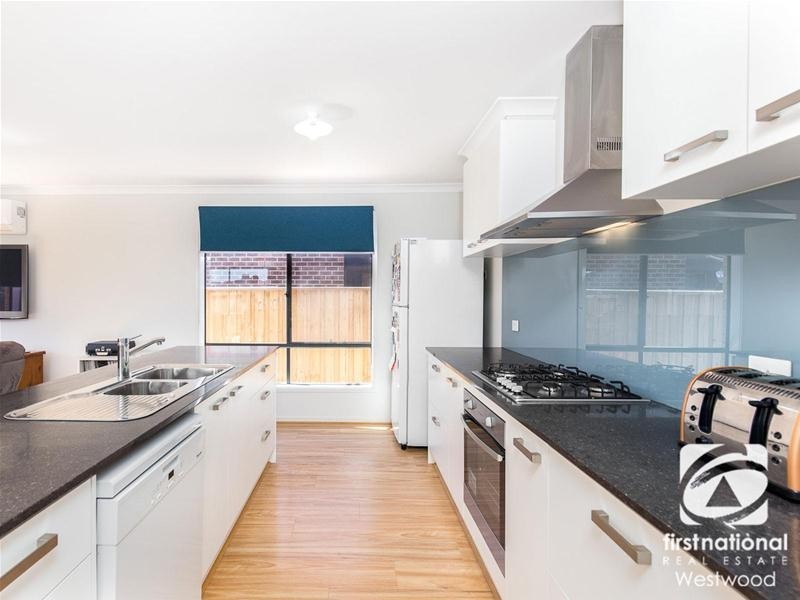 12 Mathoura Avenue, Werribee VIC 3030