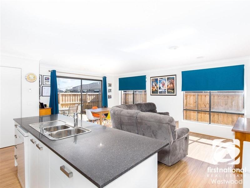 12 Mathoura Avenue, Werribee VIC 3030