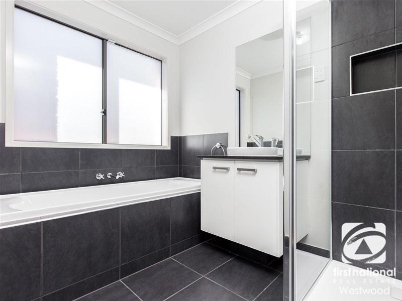 12 Mathoura Avenue, Werribee VIC 3030