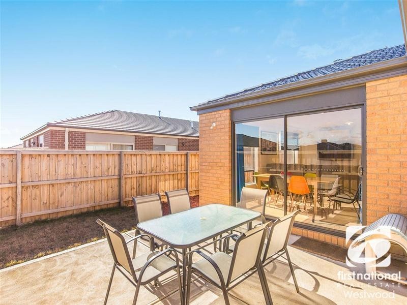 12 Mathoura Avenue, Werribee VIC 3030