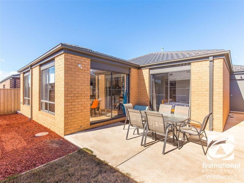 12 Mathoura Avenue, Werribee VIC 3030