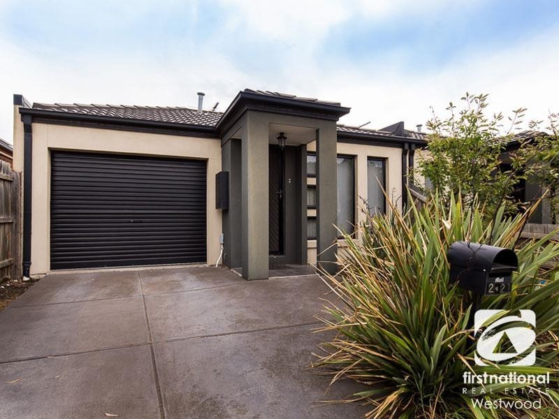 2/21 Malleehen Street, Werribee VIC 3030