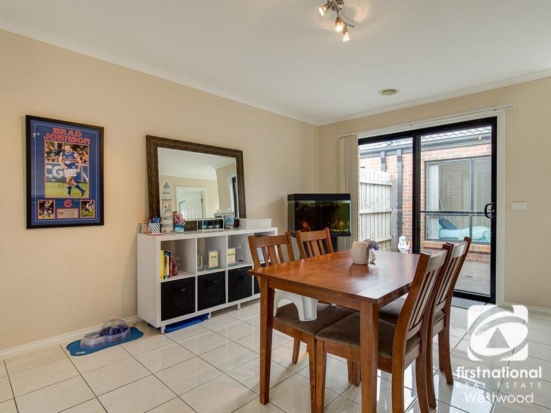 2/21 Malleehen Street, Werribee VIC 3030