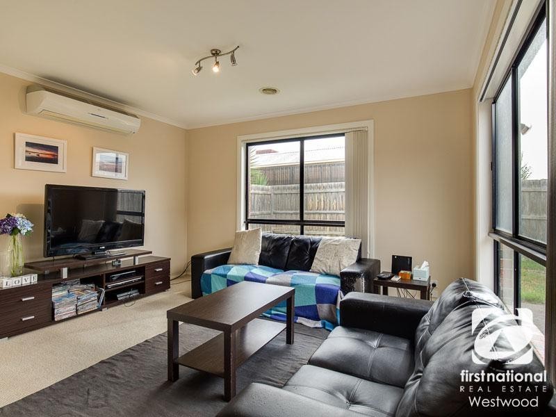 2/21 Malleehen Street, Werribee VIC 3030