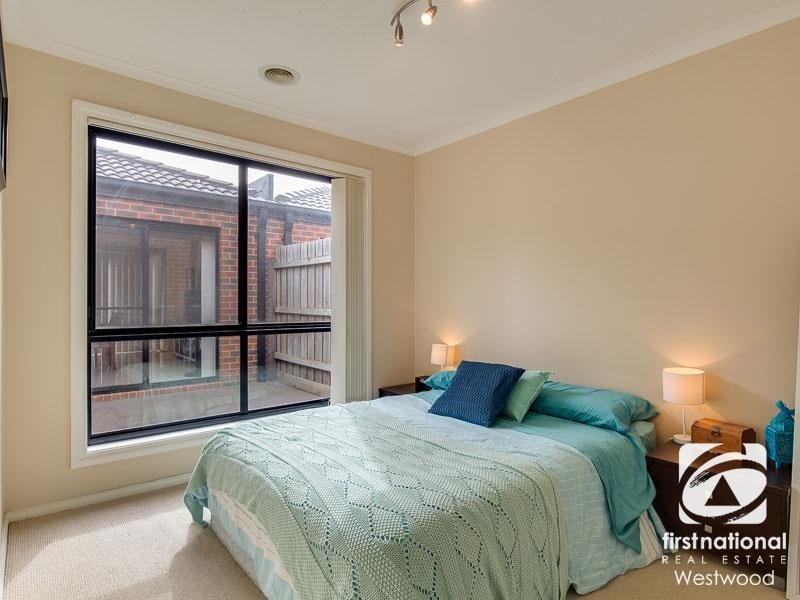 2/21 Malleehen Street, Werribee VIC 3030