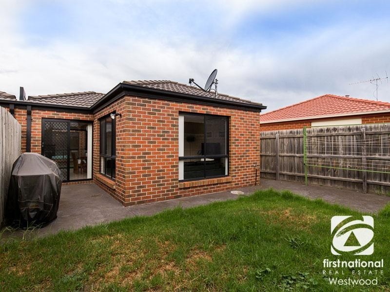 2/21 Malleehen Street, Werribee VIC 3030