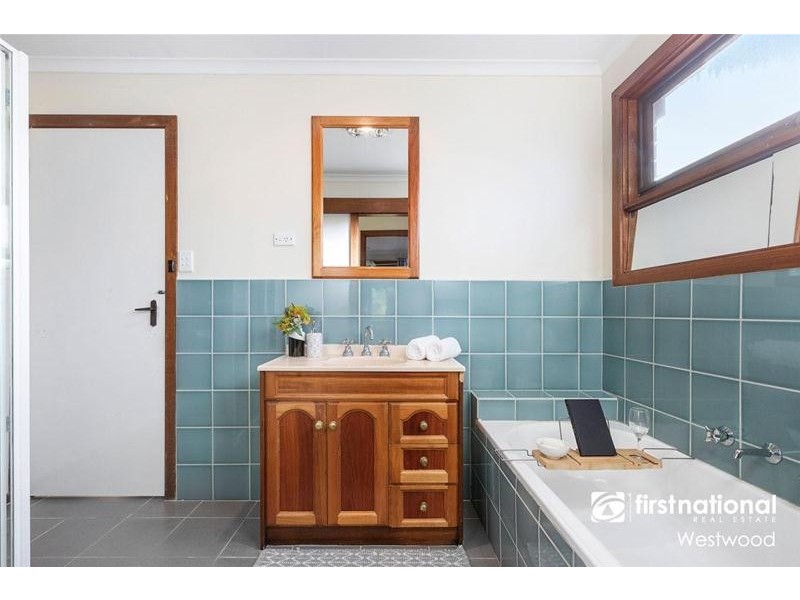 5 Dobell Crescent, Werribee VIC 3030