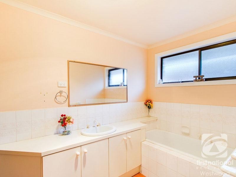 93 Bellbridge Drive, Hoppers Crossing VIC 3029