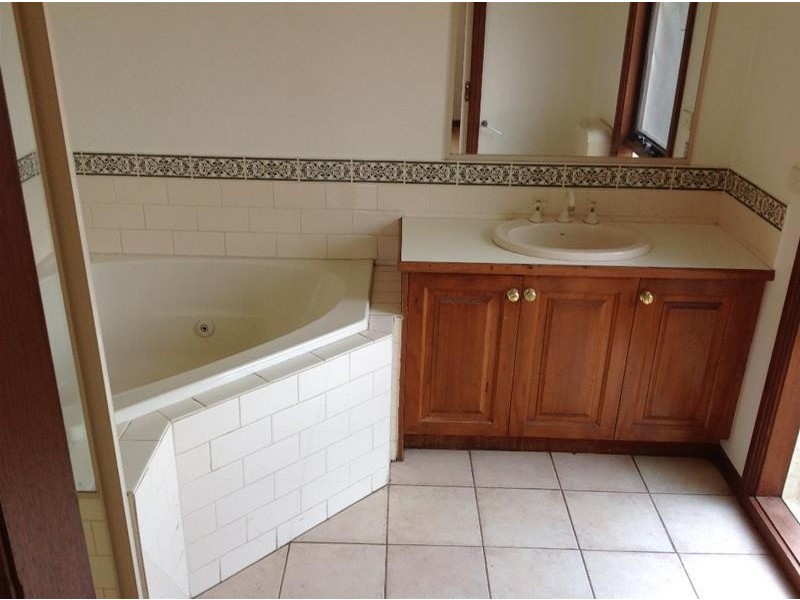 16 Chateau Close, Hoppers Crossing VIC 3029