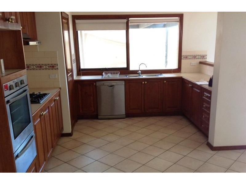 16 Chateau Close, Hoppers Crossing VIC 3029