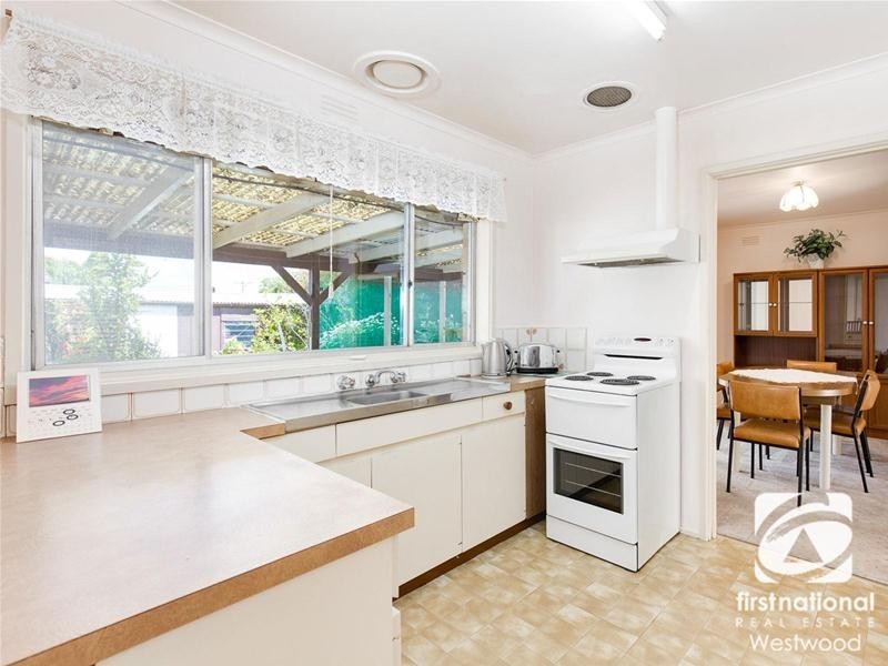 34 Strathmore Crescent, Hoppers Crossing VIC 3029